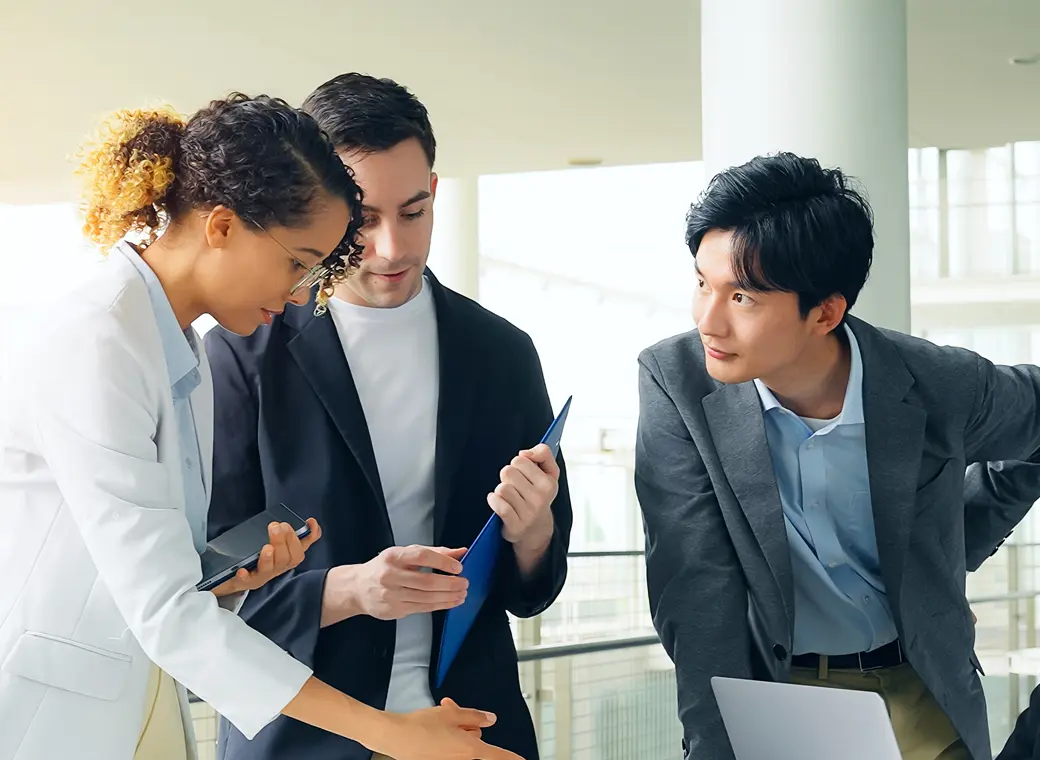 社内に外国人アドバイザーを有し、「圧倒的な専門性と信頼性」を実現